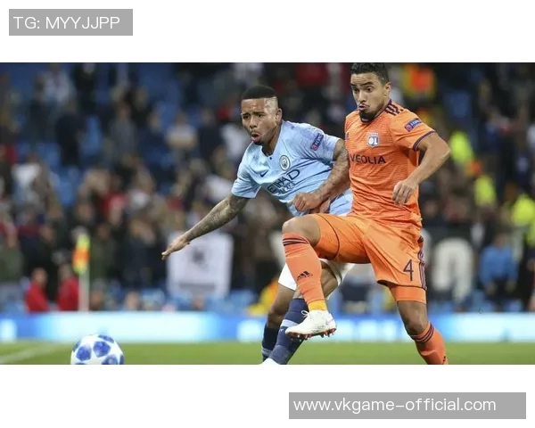 中超赛场惊现冷门里昂大胜曼城引发全场狂欢